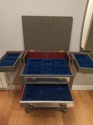 Mueble Cubertero Gris y Plateado