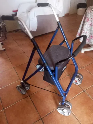 Andador para personas mayores con asiento