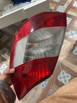 Piloto trasero izquierdo Renault Scenic negociable