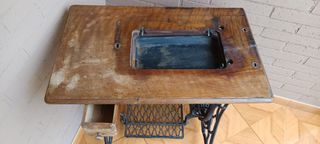 Máquina de coser Singer antigua