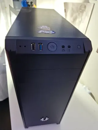 PC Gamer Ryzen 5 9600X + 16GB RAM + RX580 OC