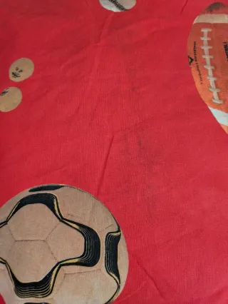 Cama para perros con diseño de balones