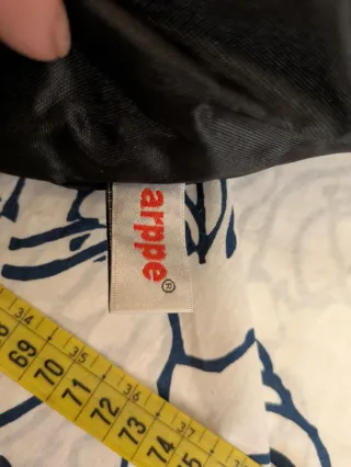 Cama para perros con diseño de balones