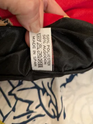 Cama para perros con diseño de balones