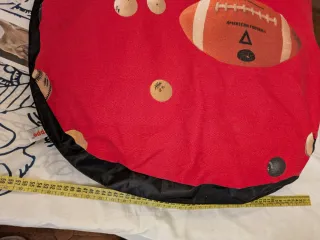 Cama para perros con diseño de balones