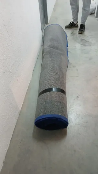Elegante alfombra terciopelo azul