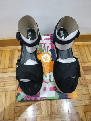 Sandalias Refresh cuña negras talla 39