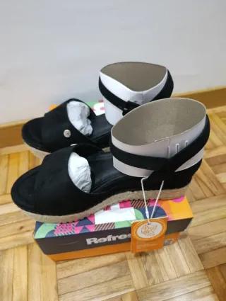 Sandalias Refresh cuña negras talla 39