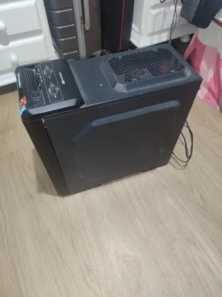 Ordenador sobremesa negro