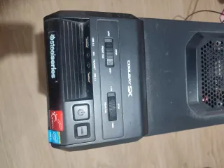 Ordenador sobremesa negro