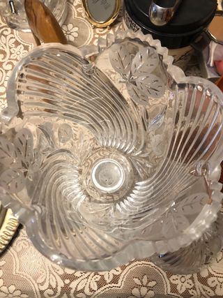 Jarrón de cristal tallado con tapa