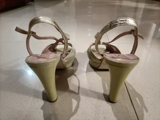 Sandalias JONi Beige y Dorado Mujer