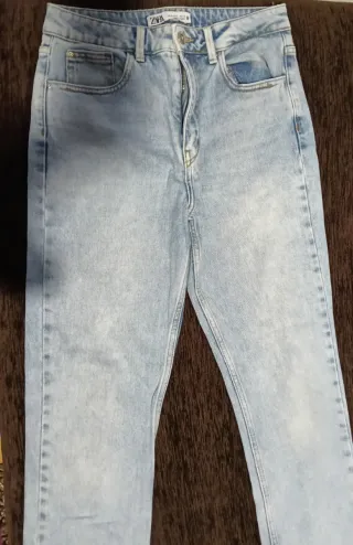 Pantalón vaquero Zara chica azul