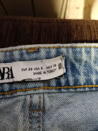 Pantalón vaquero Zara chica azul