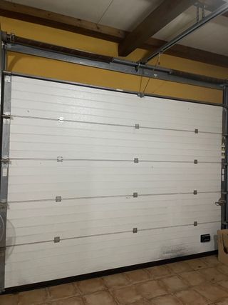 Puerta de Garaje Automática Marrón