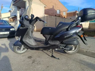 Kymco grandink 125cc Negra