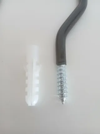 2 Ganchos para colgar bicicleta con taco.