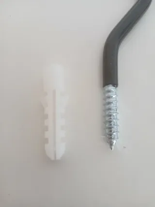 2 Ganchos para colgar bicicleta con taco.