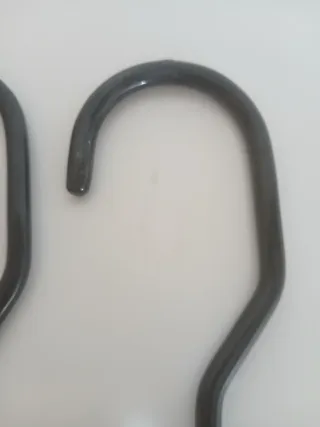 2 Ganchos para colgar bicicleta con taco.