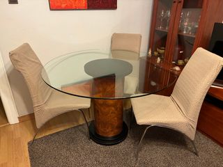 Mesa redonda cristal y 4 sillas.