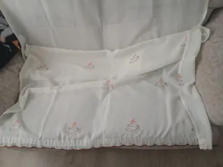 Cortinas de cocina con tazas de café bordadas