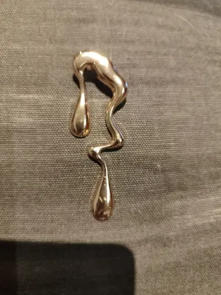 Pendientes largos dorados