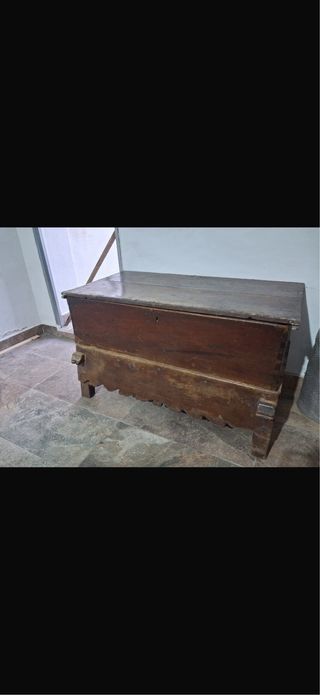 Baúl antiguo de madera