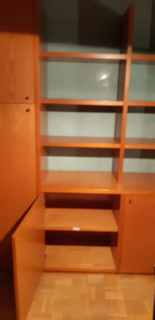 Mobiliario despacho: escritorio con ala y libreria