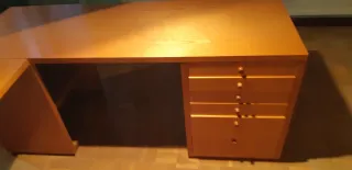 Mobiliario despacho: escritorio con ala y libreria