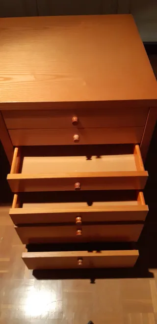 Mobiliario despacho: escritorio con ala y libreria