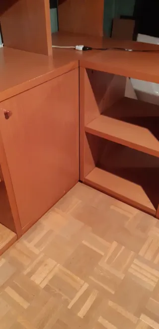 Mobiliario despacho: escritorio con ala y libreria