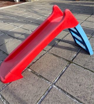 Tobogán infantil rojo y azul