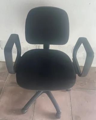 Silla de oficina negra