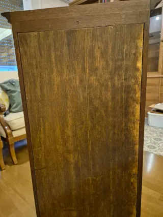 Cajonera de madera oscura