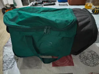 Mochila deportiva verde y negra