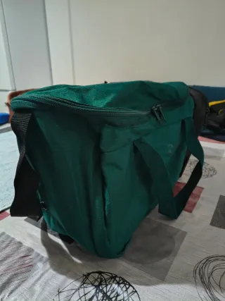 Mochila deportiva verde y negra