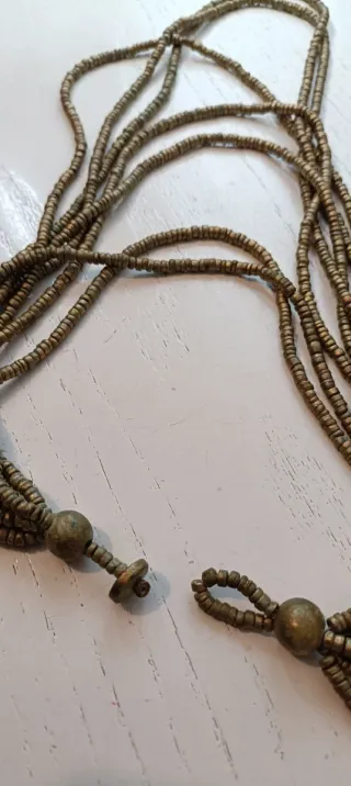 Collar multicapa dorado tipo madera