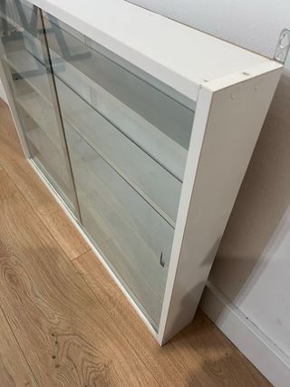 Vitrina expositora pared cristal y metal