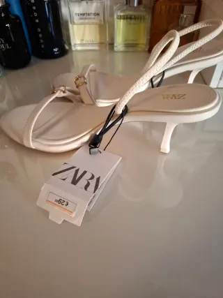 Sandalias Zara Tacon Bajo Blancas