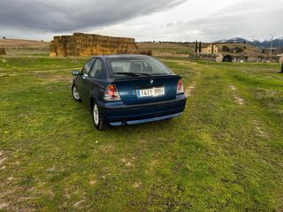 BMW 316 Compact del año 2001. Motor de 1.8 litros
