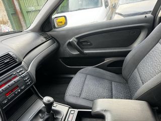 BMW 316 Compact del año 2001. Motor de 1.8 litros