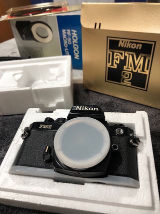 Nikon FM2 Negra + Accesorios