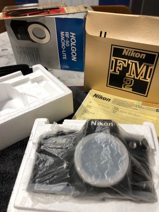 Nikon FM2 Negra + Accesorios