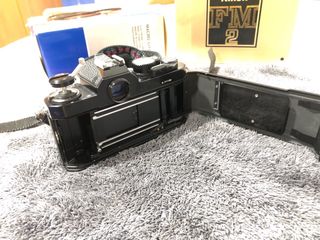 Nikon FM2 Negra + Accesorios