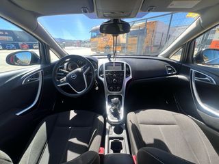 Opel Astra 2012