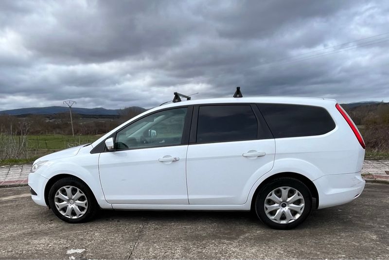 Ford Focus familiar - foto 1