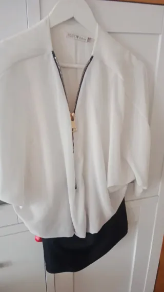 Blusa blanca INSIDE con cremallera dorada