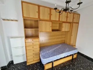 Mueble cama individual con armarios de madera