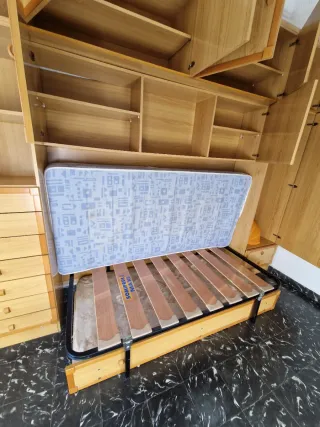 Mueble cama individual con armarios de madera