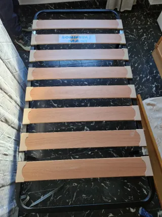 Mueble cama individual con armarios de madera